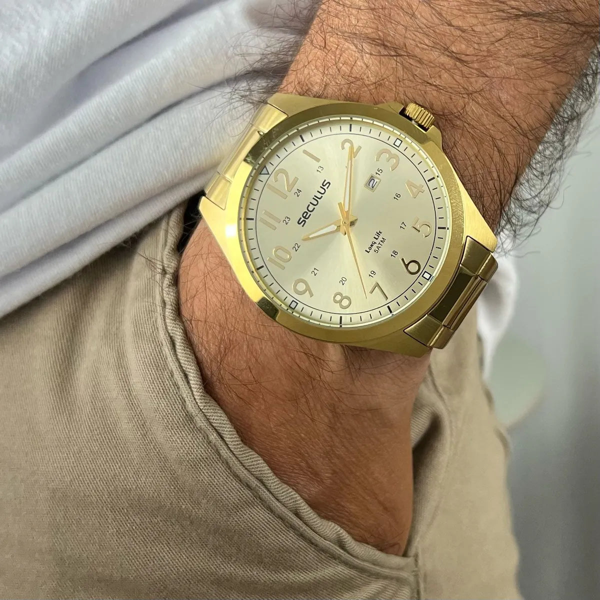 Relógio Seculus Masculino Dourado Fundo Branco